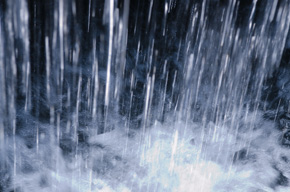 運転中にゲリラ豪雨に遭遇した時の対処方法