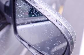 雨の日の運転テクニック
