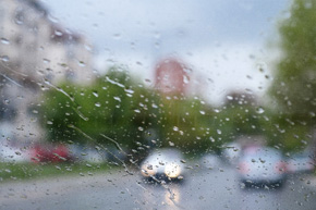 雨の日の運転テクニック
